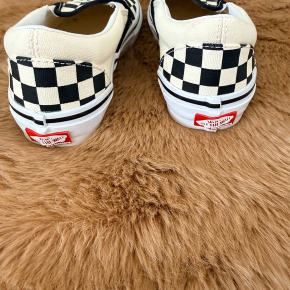 Classic Vans Black and White Checkerboard Slip-Ons size 3.5 (women’s 5!) - Picture 2 of 5